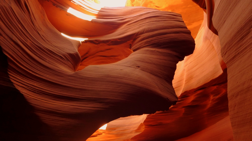 V Antelope Canyone vytvarovala vody šutre do rôznych nečakaných tvarov. Tu by ste mali vidieť dámu, ktorej vejú vlasy vo vetre. 